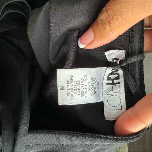 Beach Riot one piece rare find NWT size medium - Picture 7 of 8